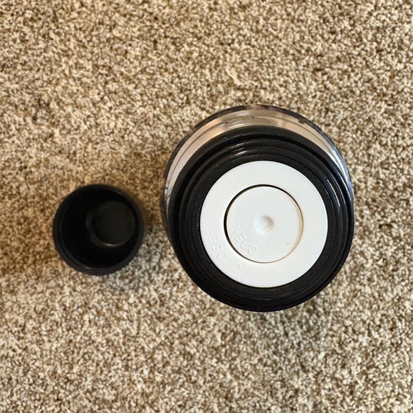 Camo Stainless Steel Thermos – 25oz! - Picture 4 of 6